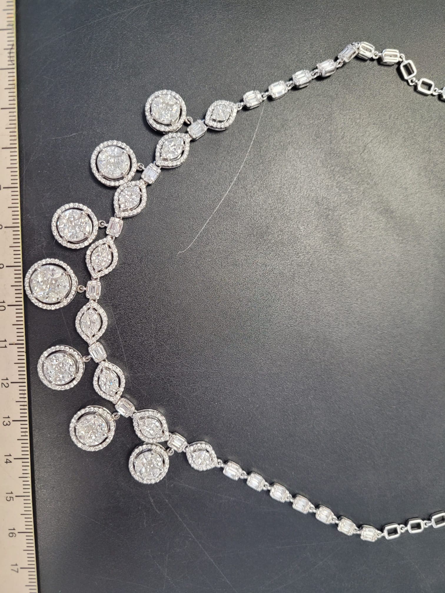 Microscope gemmologique pour analyse diamants à Cap-Ferrat
